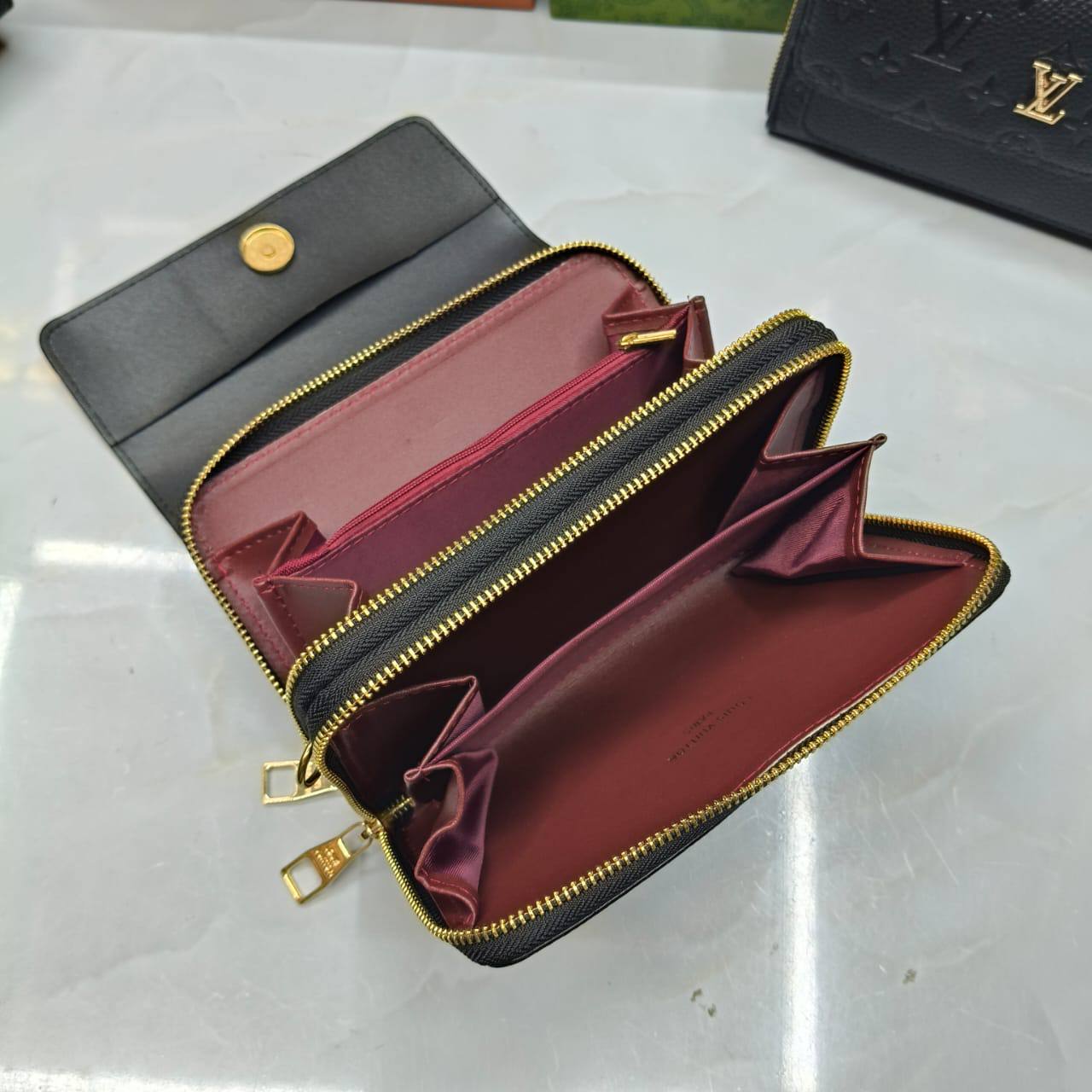 𝗟𝗢𝗨𝗜𝗦 𝗩𝗨𝗜𝗧𝗧𝗢𝗡 & 𝗚𝗨𝗖𝗖𝗜
WALLET SLING BAG
ᴅᴏᴜʙʟᴇ ᴢɪᴘᴘᴇʀ
ᴡɪᴛʜ ʟᴏɴɢ ʙᴇʟᴛ sᴛʀᴀᴘ
sɪᴢᴇ : 19cm
ᴡɪᴛʜ BOX
🎁🎁🎁

55 dhs🪙💚

Zain31
♥️♥️♥️