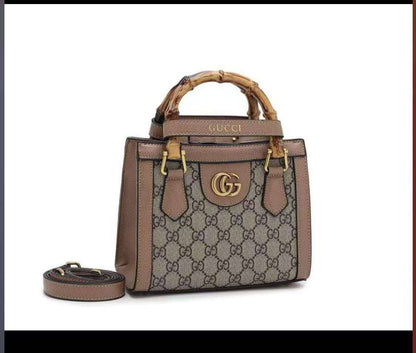 Gucci ✨
Size:20cm
110 dhs✅
With box 📦 🔥

Zain70
♥️♥️♥️