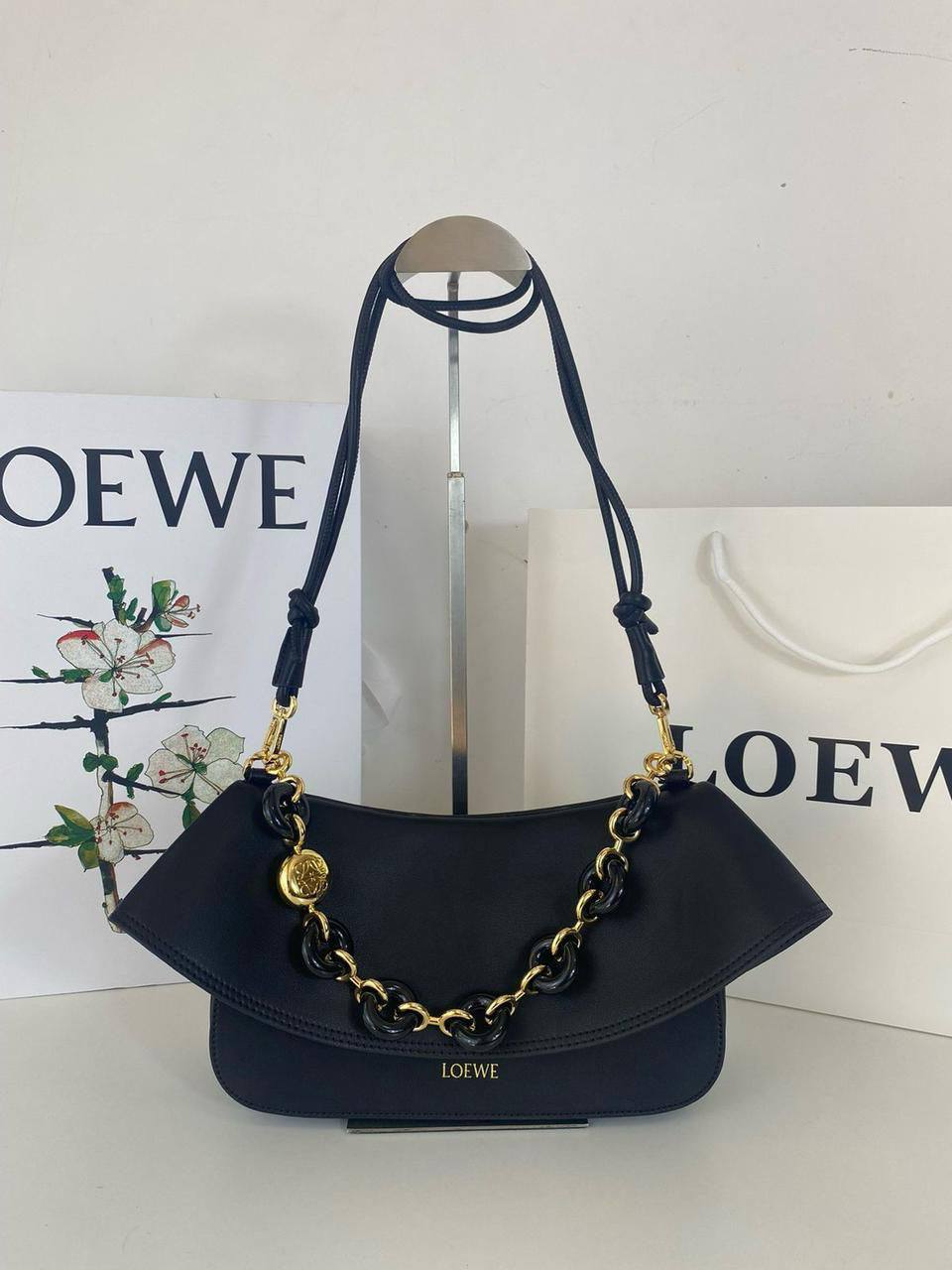 Loewe🙋🏻‍♀️🙋🏻‍♀️💕
Master
26cm🫶🏼 
350 dhs✅

Zain297
♥️♥️♥️