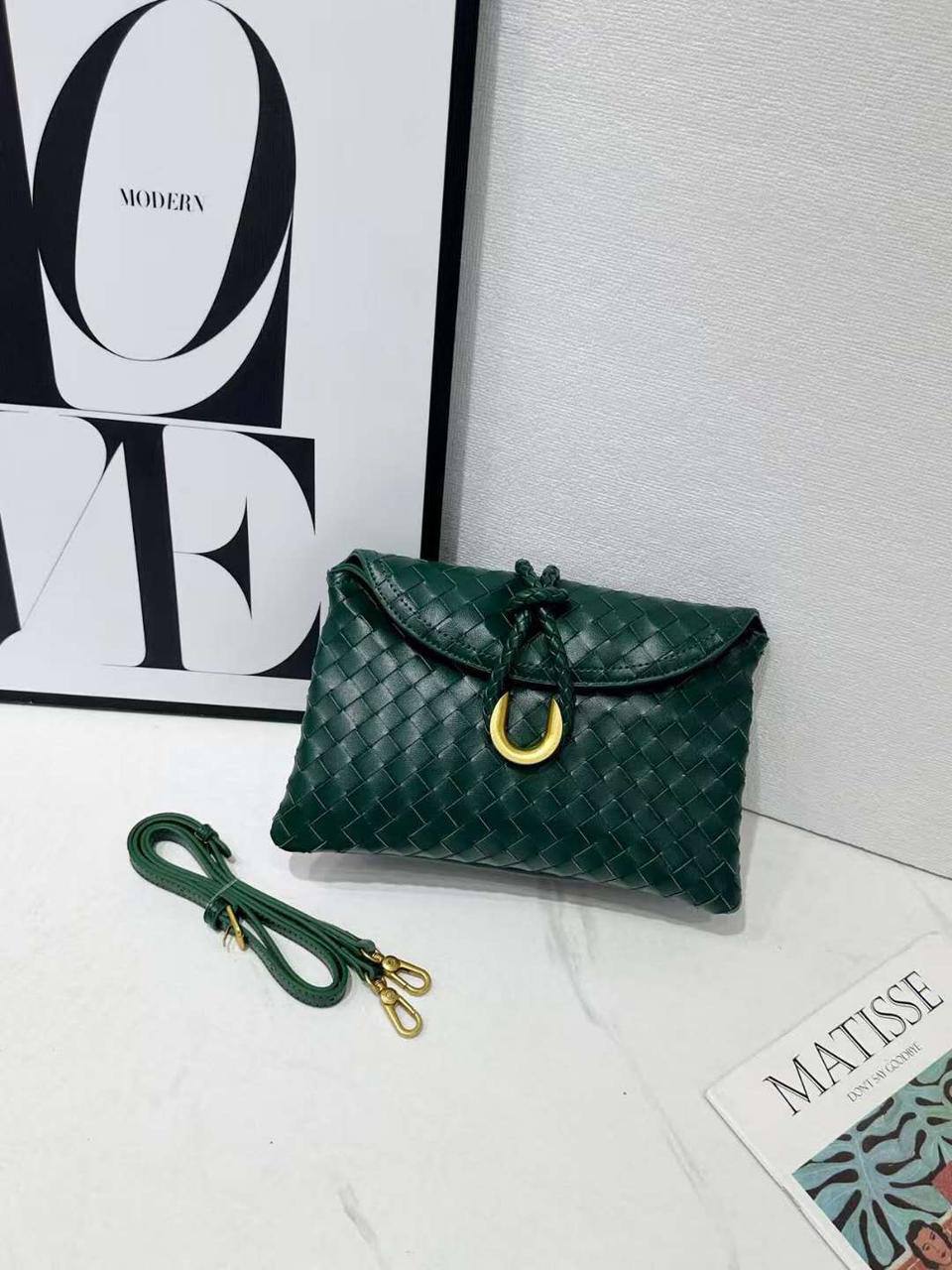 Bottega
with box🎁🎁🎁
95 dhs✅

Zain306
♥️♥️♥️