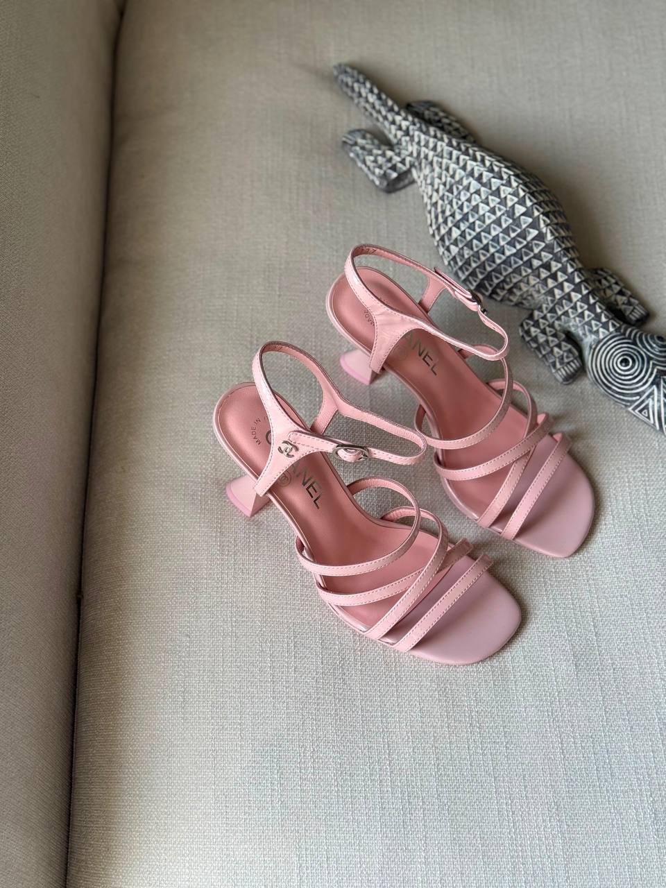 Chanel
AA Quality
Size 36 to 41
450 dhs🇦🇪🇦🇪

Zain288
♥️♥️♥️