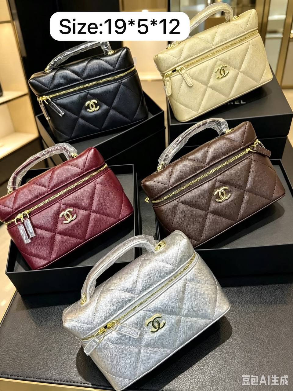 Chanel
100 dhs🇦🇪🇦🇪
With box

Zain07
♥️♥️♥️