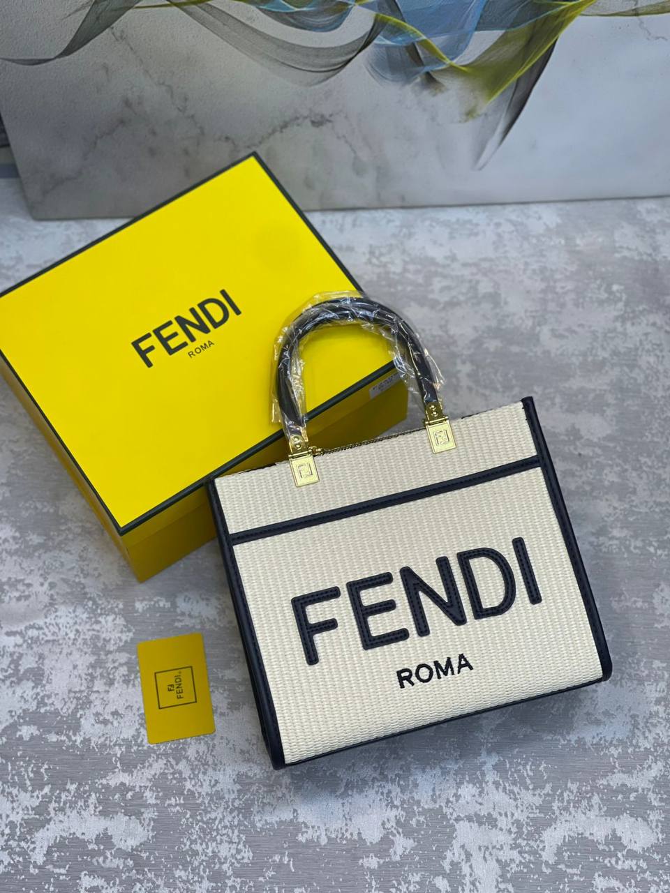 Fendi
130 dhs✅
With box
🎁🎁🎁

Zain175
♥️♥️♥️