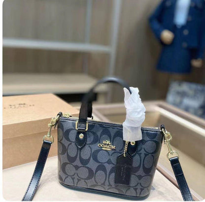 LV - Coach
With box 
🎁🎁🎁

85 dhs🪙💕

Zain136
♥️♥️♥️