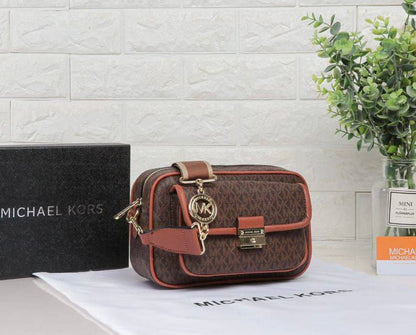 MK 
 GOOD QUALITY 
90 dhs✅
SIZE : 24cm

Zain39
♥️♥️♥️
