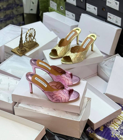 New Aquazzura 

Size  .  36.  to 41

170 dhs💓

Zain80
♥️♥️♥️