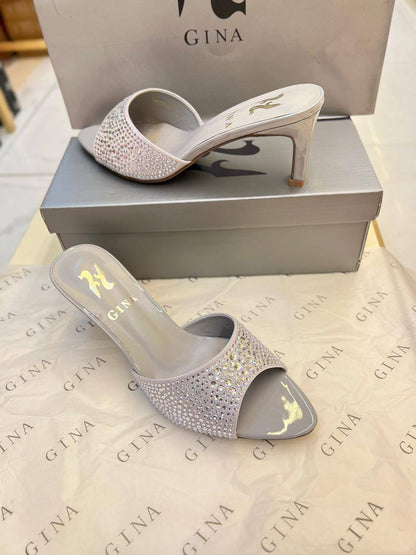 GINA 
Size 36-41  
140 dhs✅

Zain88
♥️♥️♥️