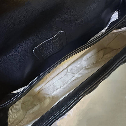 COACH 
NEW CAME GOOD QUALITY 
WITH BOX 
🎁🎁🎁

115 dhs❣️
Size: 25 cm

Zain39
♥️♥️♥️