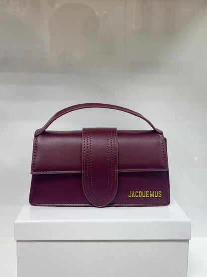 Jacquemus
Best quality 

with box’s 
🎁🎁🎁

95 dhs🪙🖤
size 19cm

Zain158
♥️♥️♥️