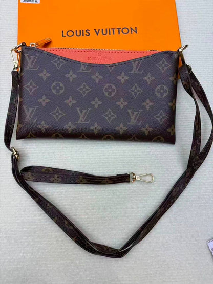 LV
Size  25×14cm
Withbox
70 dhs🇦🇪🇦🇪

Zain04
♥️♥️♥️