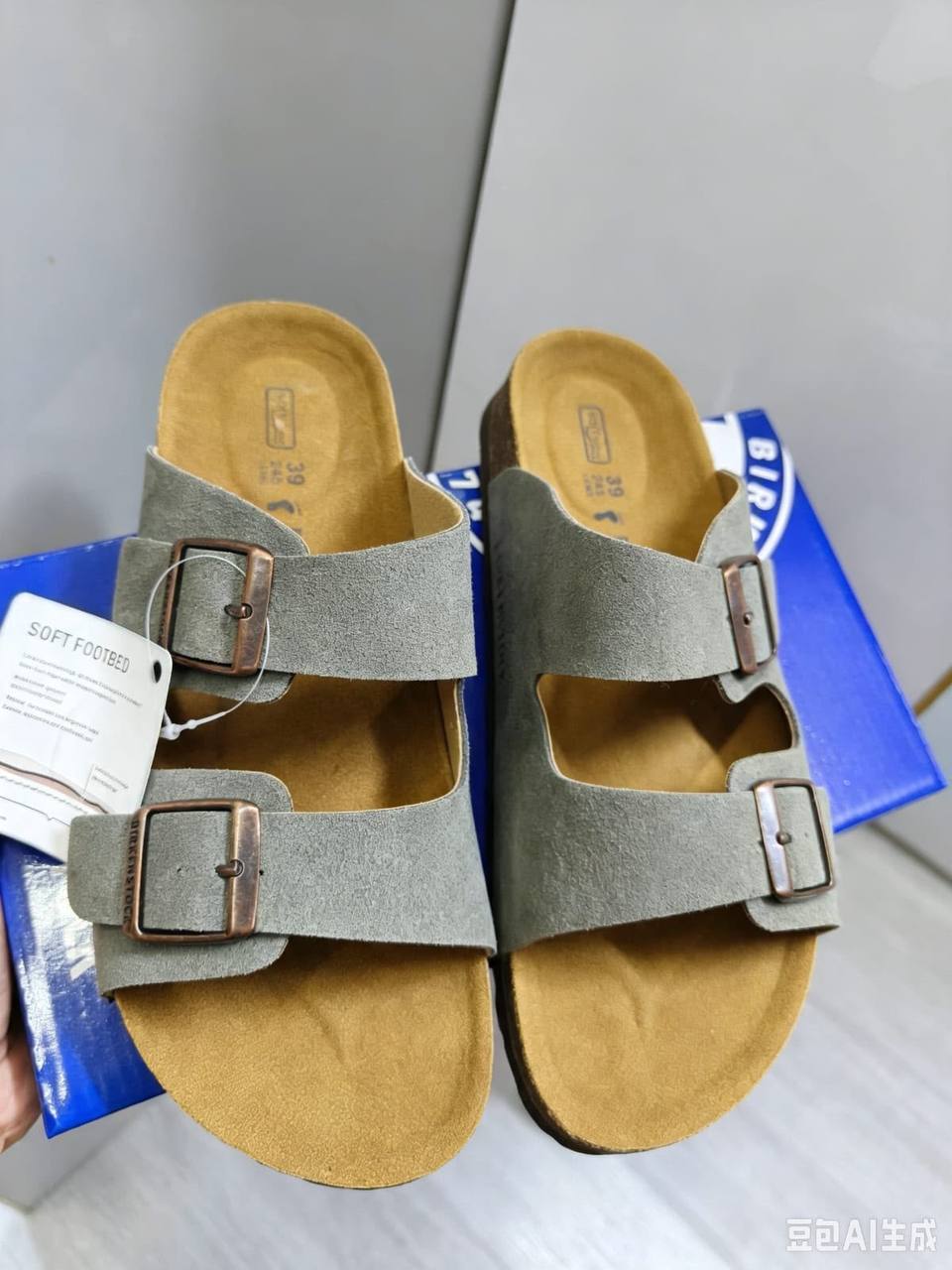 NEW CAME
BIRKENSTOCK 
105 dhs🇦🇪🇦🇪
Size 36 to 41

Zain40
♥️♥️♥️