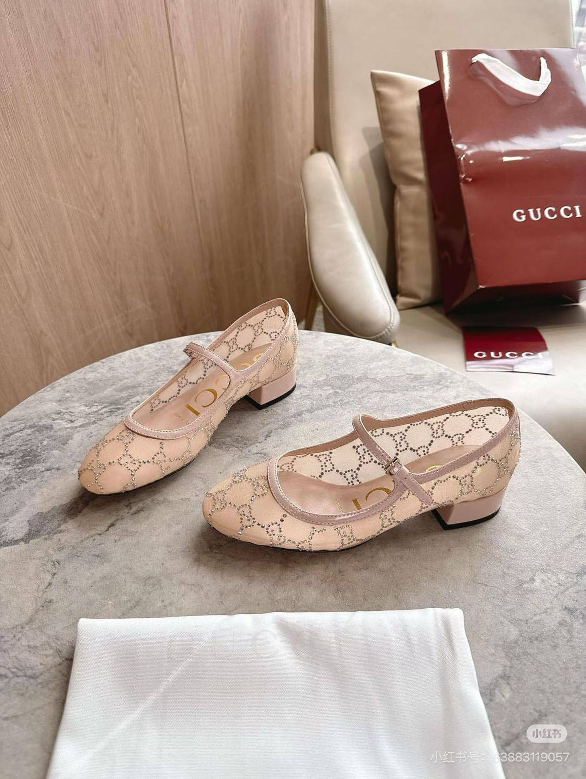 Gucci
Size 36-41
130 dhs🌺

Zain145
♥️♥️♥️