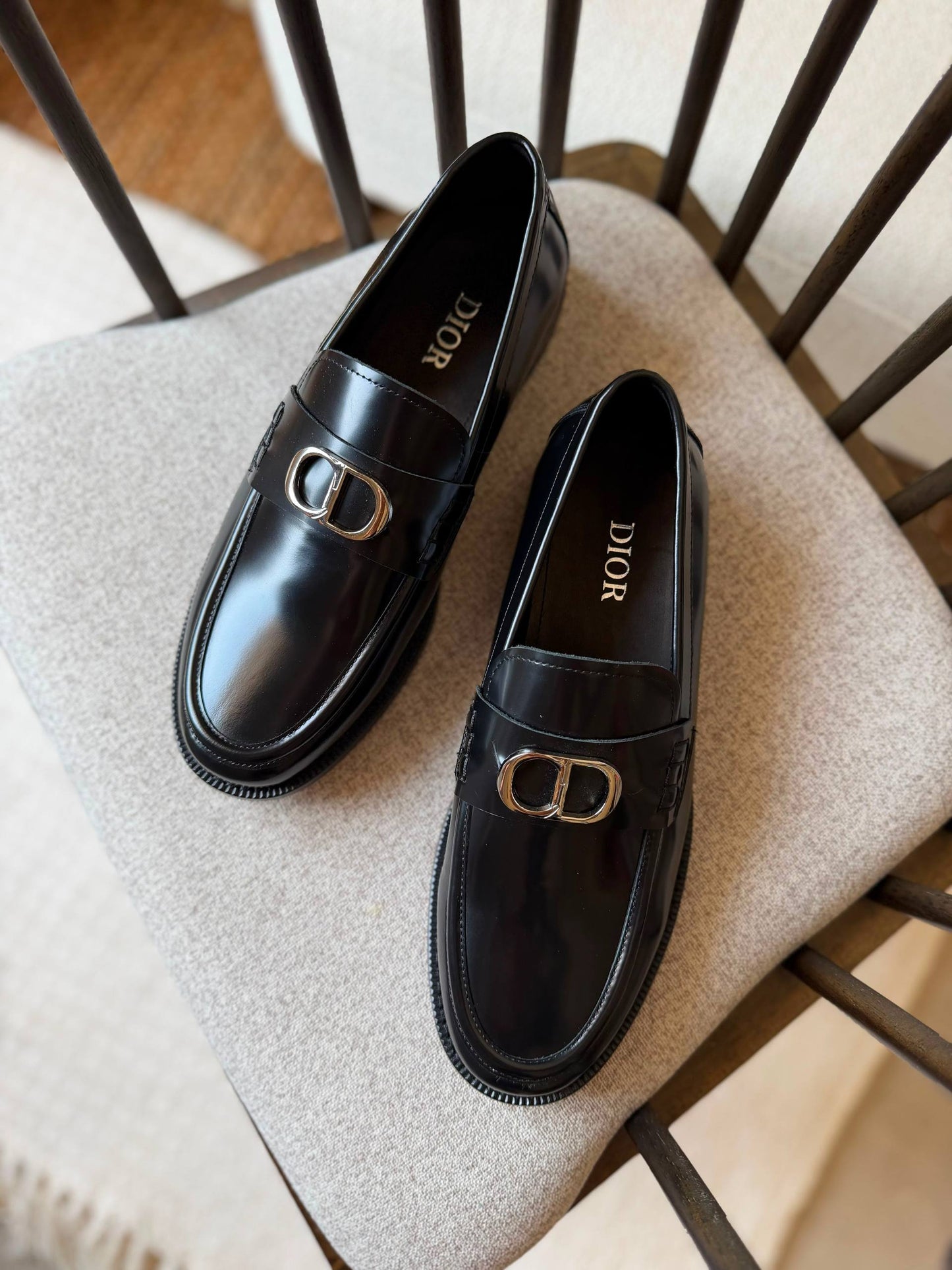 Christian Dior
*AAA QUALITY*
*size: 40 to 46*
550 dhs✅

Zain185
♥️♥️♥️