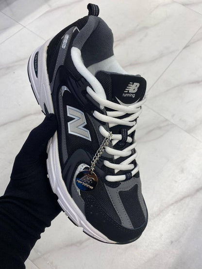 New Balance 530 ‘Black and White’🖤🤍
36-45 AVAILABLE 
170 dhs✅

Zain242
♥️♥️♥️