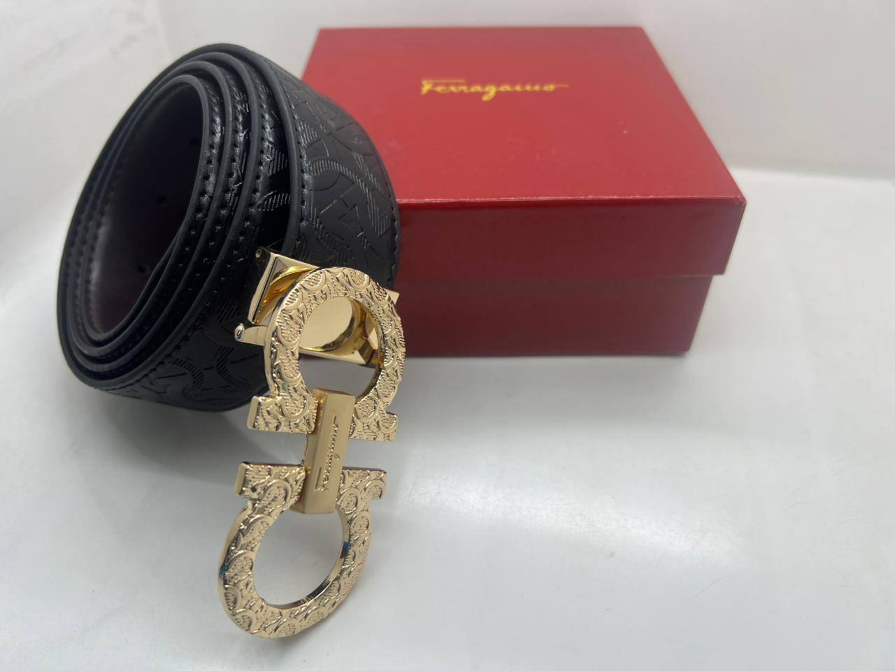 Belts 
70 dhs✅

with box
🎁🎁🎁

Zain182
♥️♥️♥️