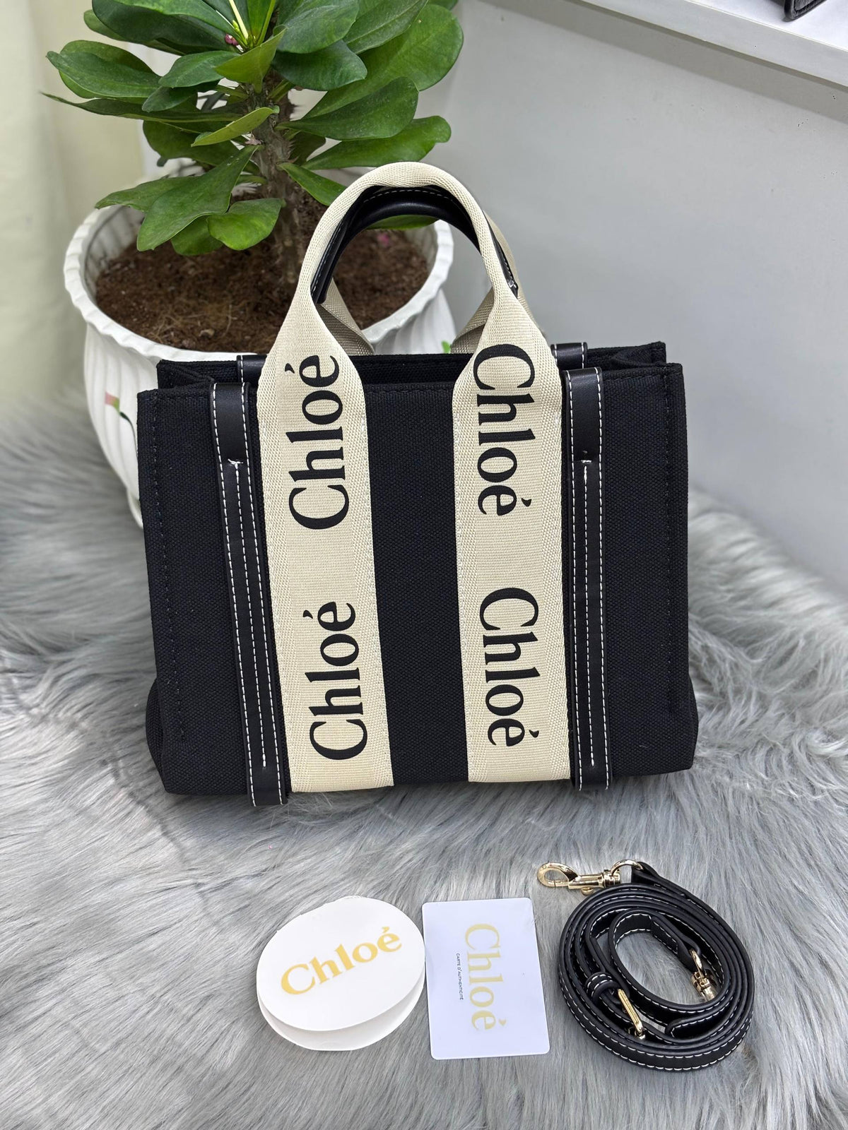 CHLOE

SIZE  26CM 
95 dhs 🇦🇪🇦🇪

Zain51
♥️♥️♥️