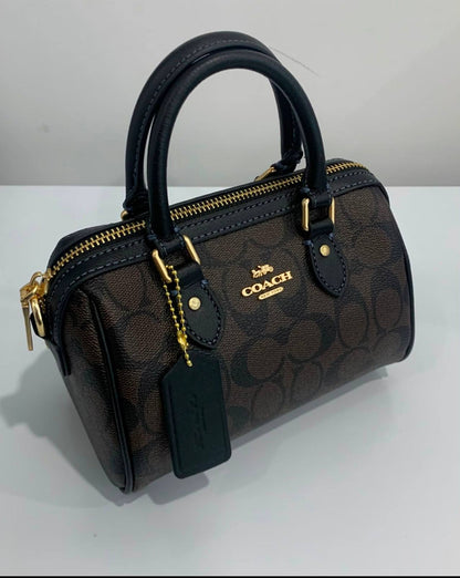 Coach
90 dhs✅
Size：18CM
Good-quality with box

Zain35
♥️♥️♥️