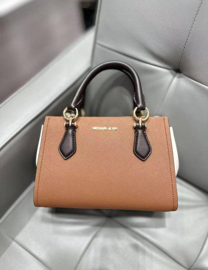 MK
100 dhs✅
SIZE：24cm
Good quality

Zain35
♥️♥️♥️