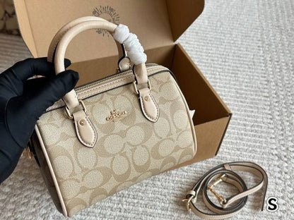Coach
With box 
🎁🎁🎁

85 dhs🪙💕

Zain50
♥️♥️♥️
