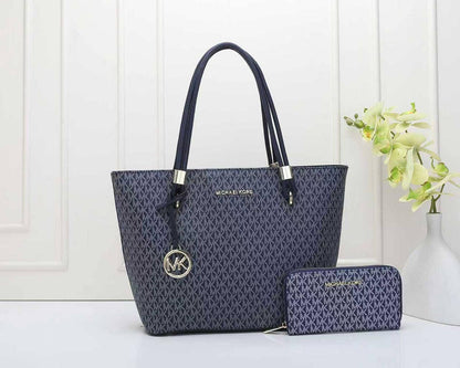 MK 
GOOD QUALITY 
110 dhs🇦🇪🇦🇪
SIZE : 32cm

Zain295
♥️♥️♥️