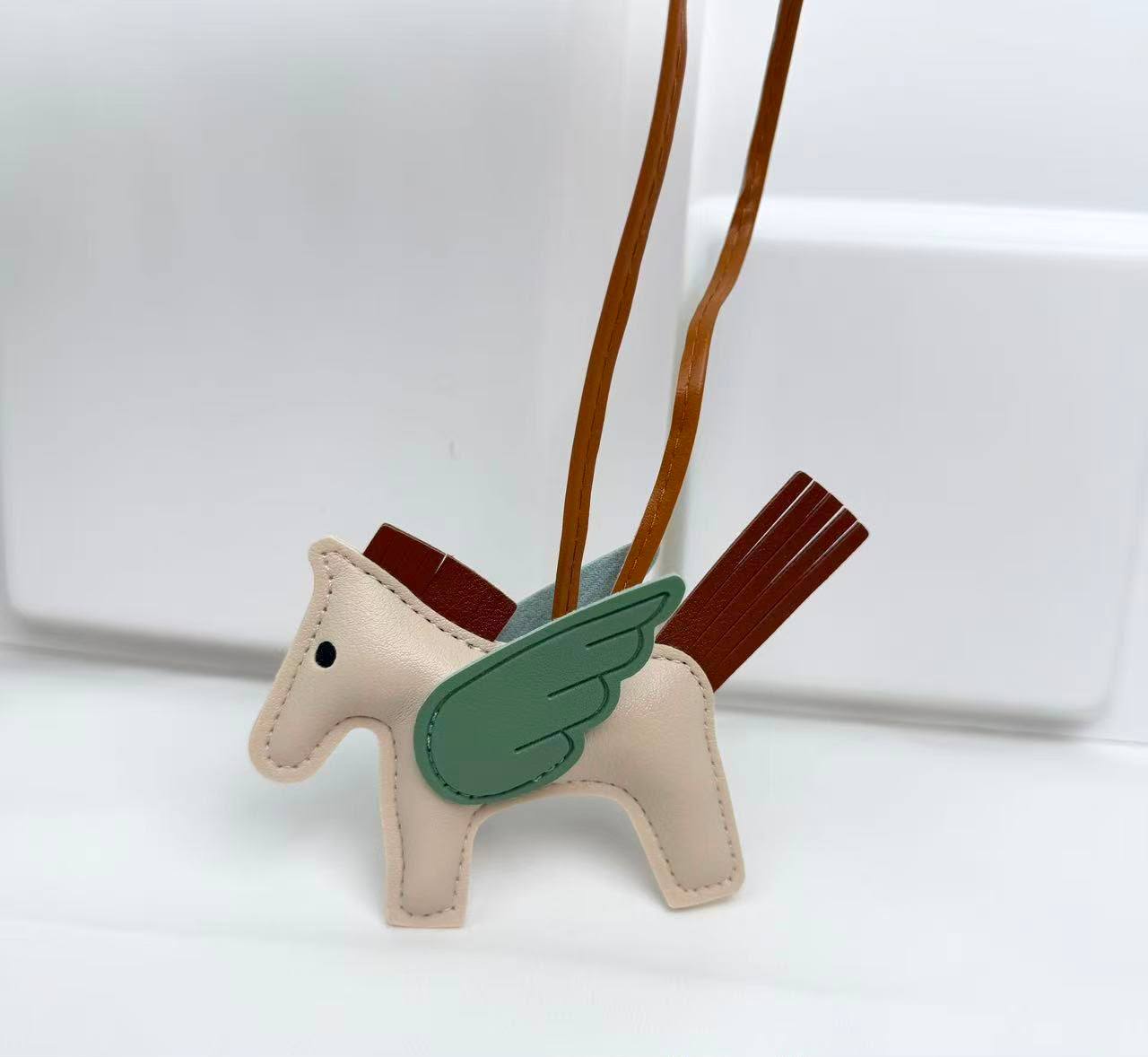 Hermes Horse Bag Charm 🔥
15 dhs✅

Zain243
♥️♥️♥️