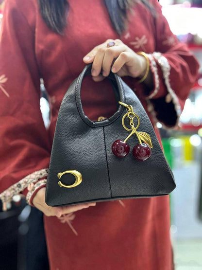 Coach Lana

1⃣️ First quality +🎁

Size: 26 ~ 23 *16 cm

85 dhs🇦🇪🇦🇪

 with box🎁

Zain115
♥️♥️♥️