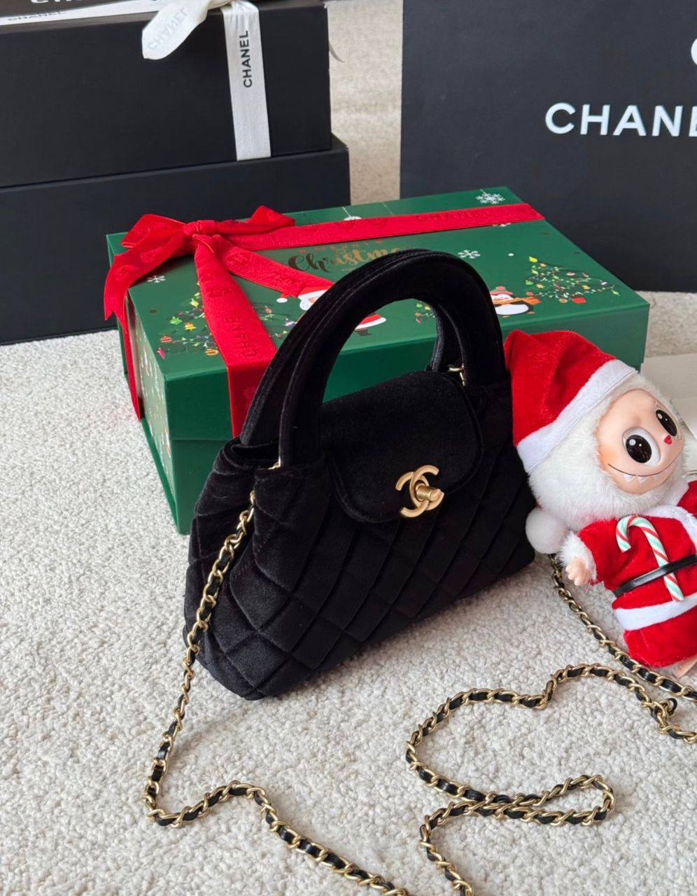 Chanel
100 dhs✅
SIZE：22cm
With the box

Zain35
♥️♥️♥️