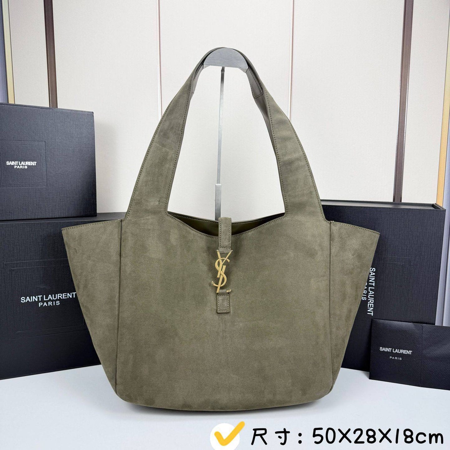 YSL 
350 dhs🪙🌨️
Suede material 
#50cm

Zain228
♥️♥️♥️