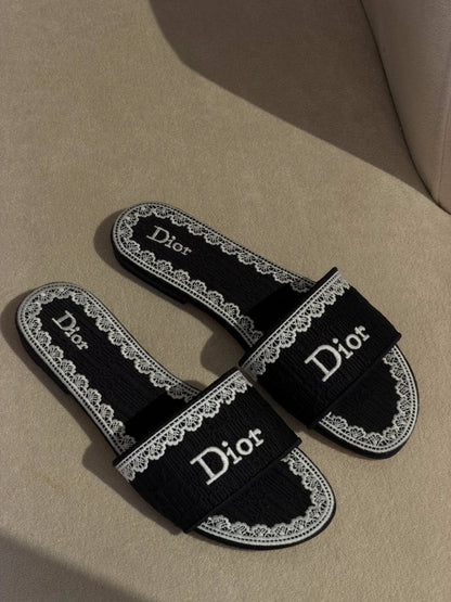 DIOR
QUALITY: SUPER MASTER 💥😍
SIZE:36 TO 42🥰
450 dhs✅

Zain319
♥️♥️♥️