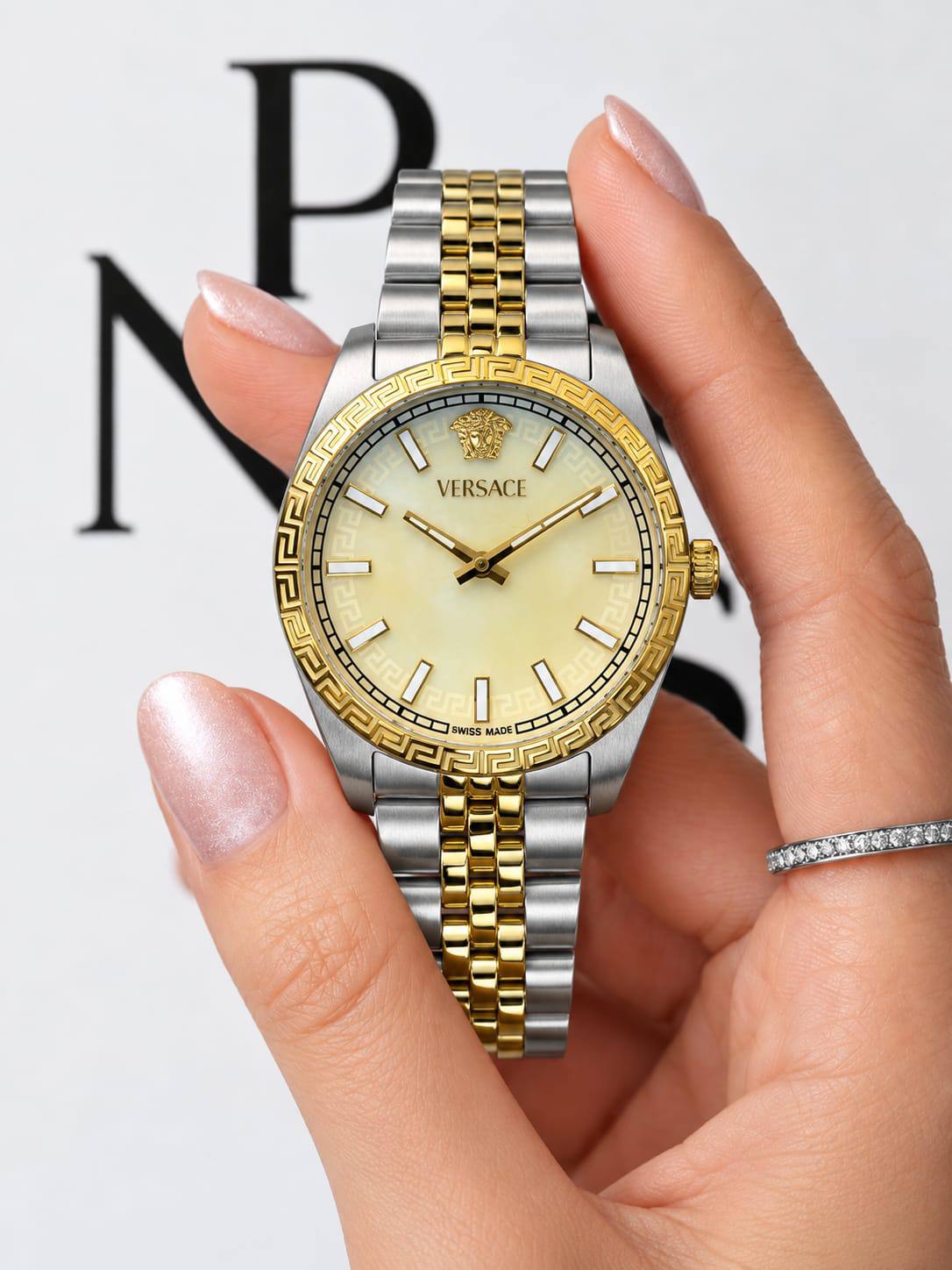 Versace 

watch for ladies 

good quality 

280 dhs🇦🇪🇦🇪

(size 36mm)'

Zain59
♥️♥️♥️