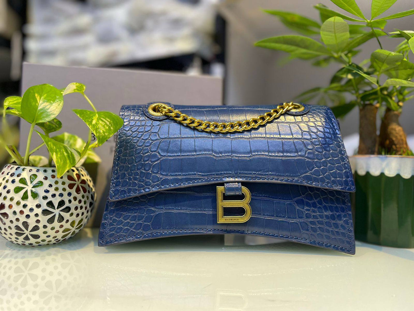 BALENCIAGA 

90 dhs🗽

with box
🎁🎁🎁

Zain90
♥️♥️♥️