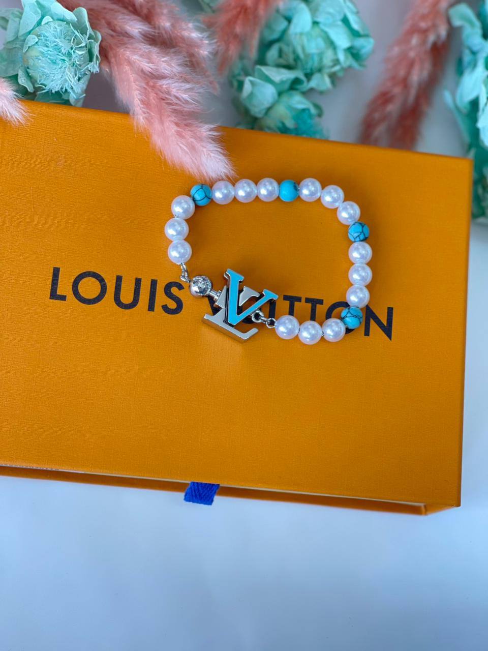 *LV*
*New bracelets*
*Super master quality*
230 dhs🪙🖤

Zain179
♥️♥️♥️