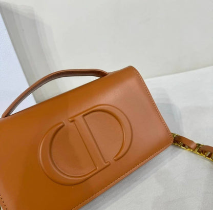 DIOR 
GOOD QUALITY 

WITH BOX 
🎁🎁🎁

95 dhs✅

Zain295
♥️♥️♥️