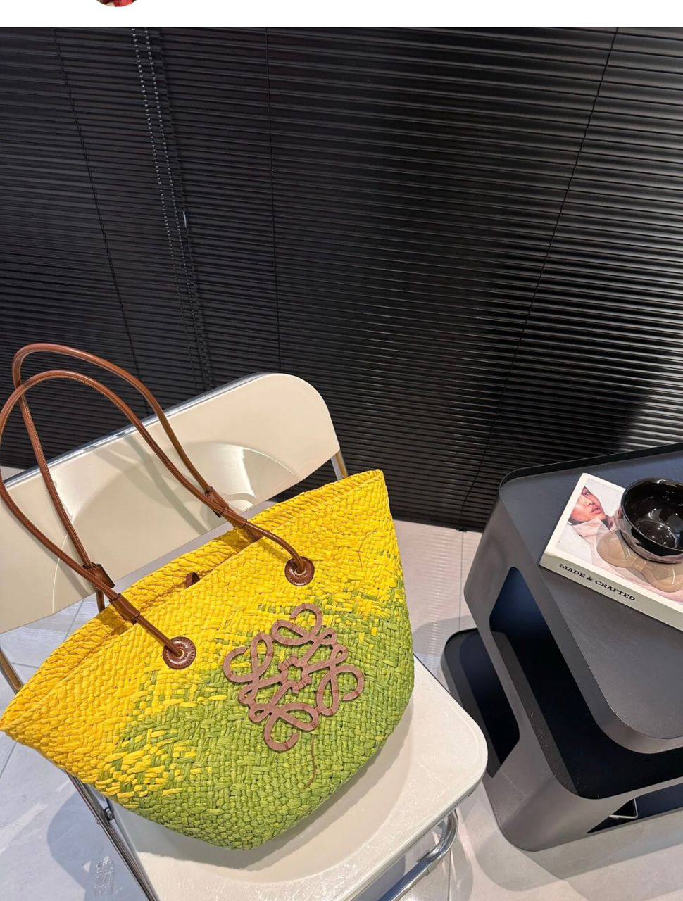 Loewe 
80 dhs✅
size 45×16×25cm

Zain42
♥️♥️♥️