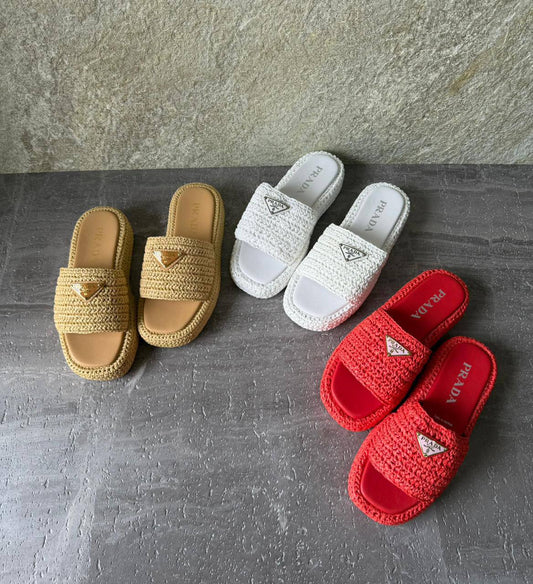 PRADA 
SuperMaster Quality 💯
450 dhs✅
Size: 36-41💥

Zain171
♥️♥️♥️