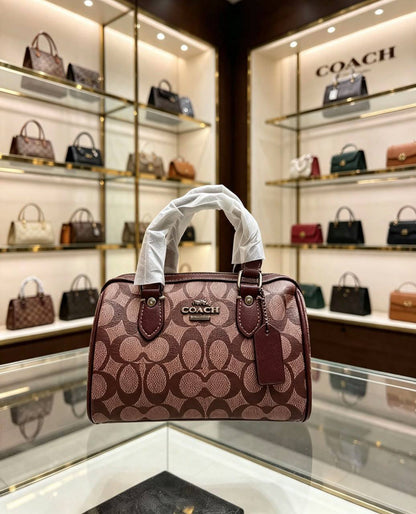 Coach
100 dhs🇦🇪🇦🇪
with box
Size:17/12/10

Zain07
♥️♥️♥️