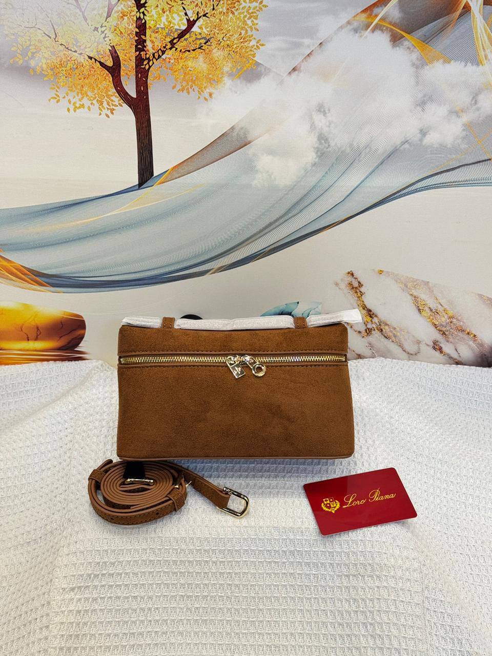 LORO PIANA

Best quality 
with box
85 dhs🇦🇪🇦🇪

size 19CM

Zain290
♥️♥️♥️
