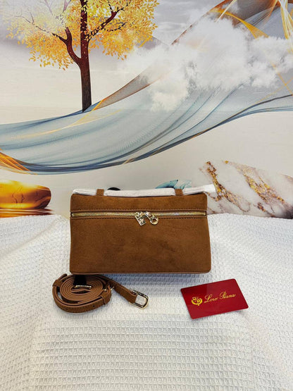 LORO PIANA

Best quality 
with box
85 dhs🇦🇪🇦🇪

size 19CM

Zain290
♥️♥️♥️