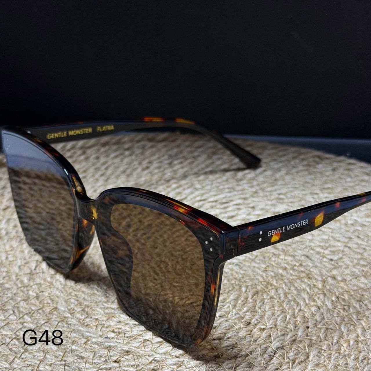 GENTLE MONSTER 👿 *

Sunglasses 🕶️ 

Copy one 

With master box 📦 
50 dhs✅

Zain216
♥️♥️♥️