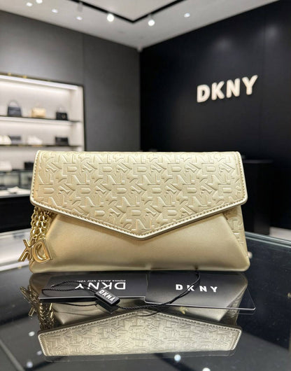 AVAILABLE 
Dkny PUNCH 

WITH BOX 
90 dhs🇦🇪🇦🇪

Zain169
♥️♥️♥️
