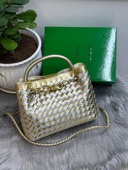 BOTTEGA
SIZE  ……… 25CM 🥰
110 dhs🇦🇪
with BOX🌷

Zain243
💓💓💓