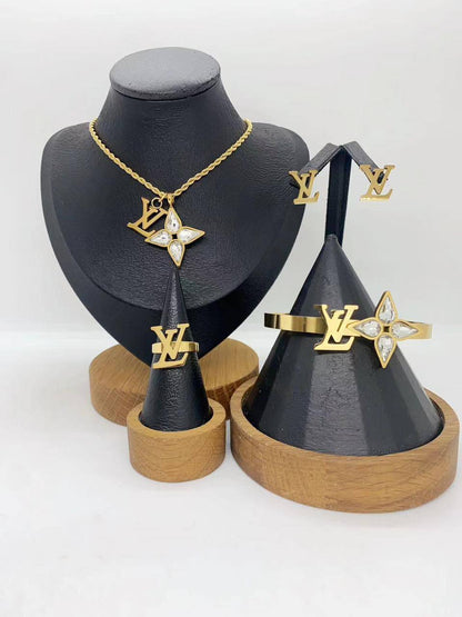 Accessories Set
50 dhs🇦🇪🇦🇪

Zain45
♥️♥️♥️