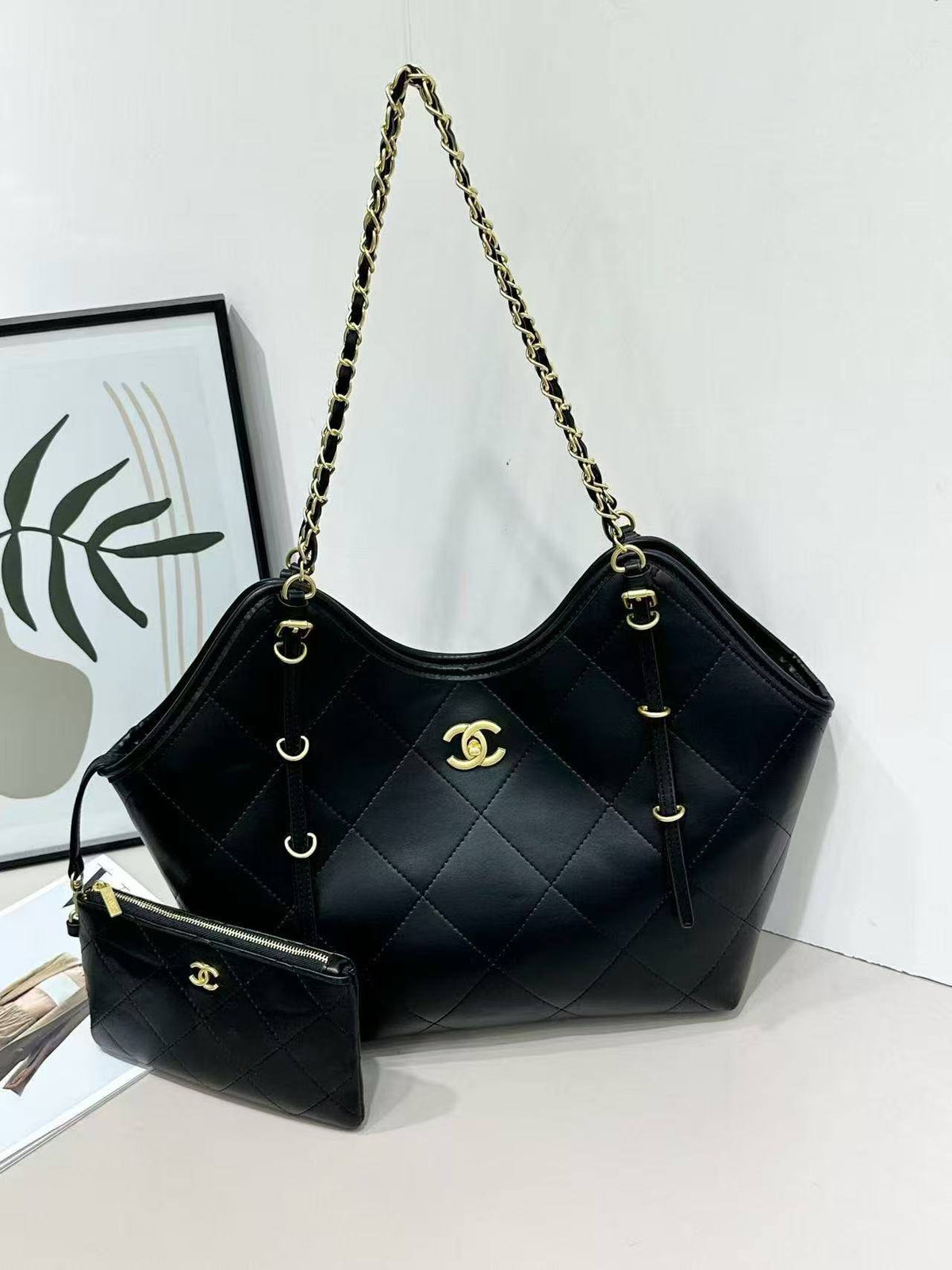 Chanel
 high quality  

41cm
100 dhs🇦🇪🇦🇪

Zain26
♥️♥️♥️