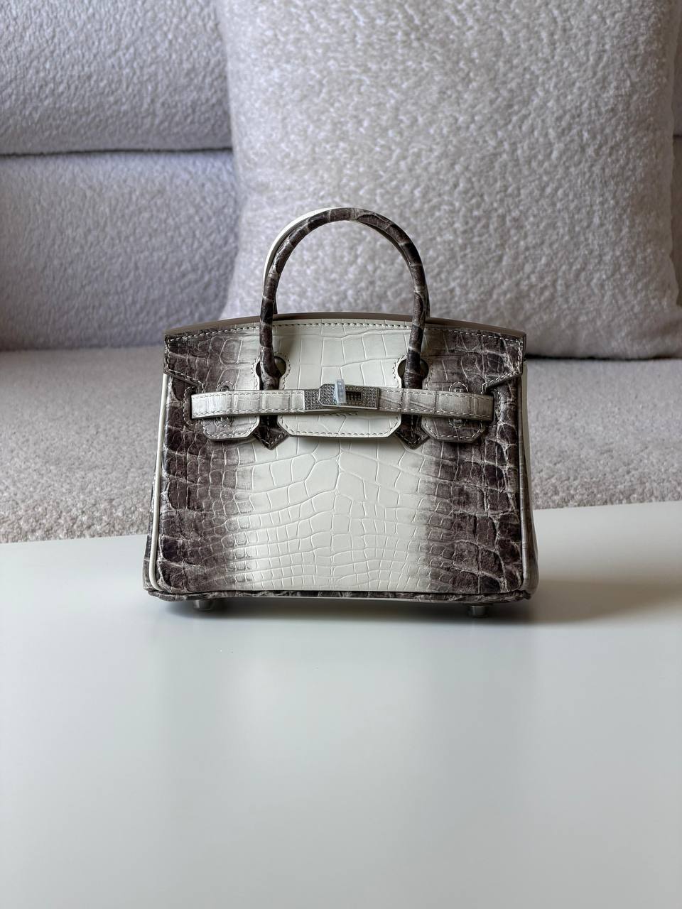 Hermes
kelly 20cm💕master quality😍with box❤️
750 dhs✅

Zain51
♥️♥️♥️
