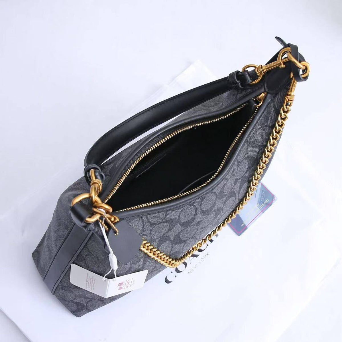 COACH

 RESTOCK  

HIGH QUALITY  
115 dhs🇦🇪🇦🇪

Zain295
♥️♥️♥️