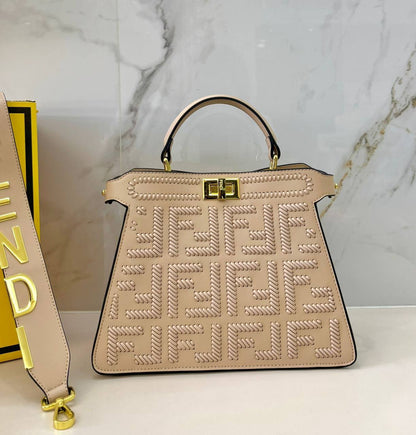 FENDI 
COPY ONE 
WITH BOX 
210 dhs✅

Zain39
♥️♥️♥️