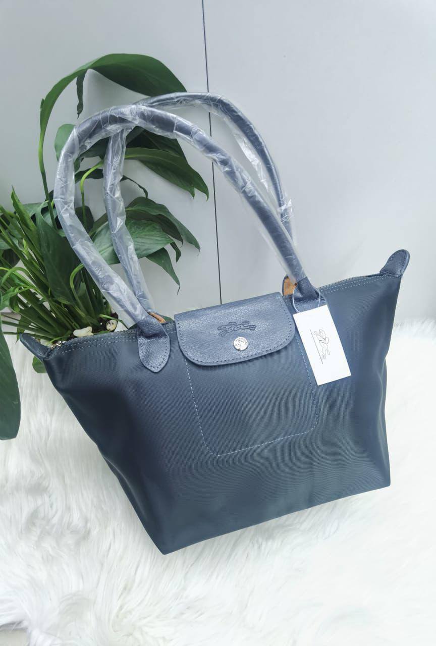 💎 Longchamp long hand
1⃣️ First quality
Size: 40 * 24 *16 cm
60 dhs🇦🇪🇦🇪

Zain115
♥️♥️♥️