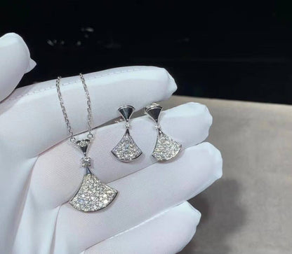 *BVLGARI 😍*
Necklace 🦋
Earring❤️‍🔥
Master quality 💯
With normal boxes 🗃️ 
125 dhs🇦🇪🇦🇪

With master box 📦 
200 dhs🇦🇪🇦🇪

Zain216
♥️♥️♥️
