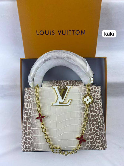 🌹 LV Capitalcines
1️⃣ First Quality +🎁
Size : 21 * 15 cm
115 dhs🪙🌨️
with box🎁

Zain115
♥️♥️♥️