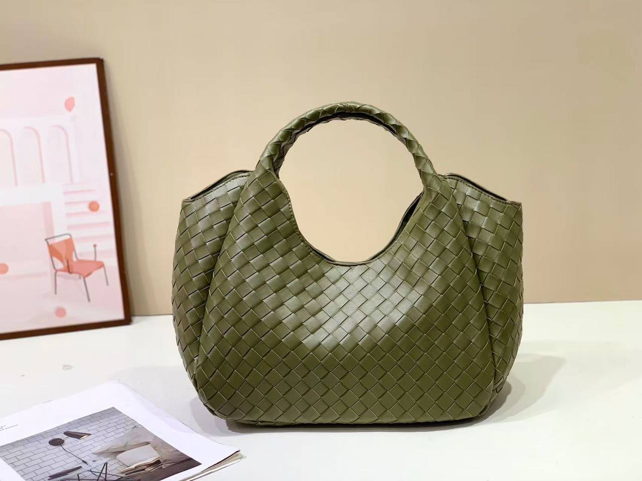 Bottega veneta

115 dhs💓
Size:38×14×37


Zain07
♥️♥️♥️